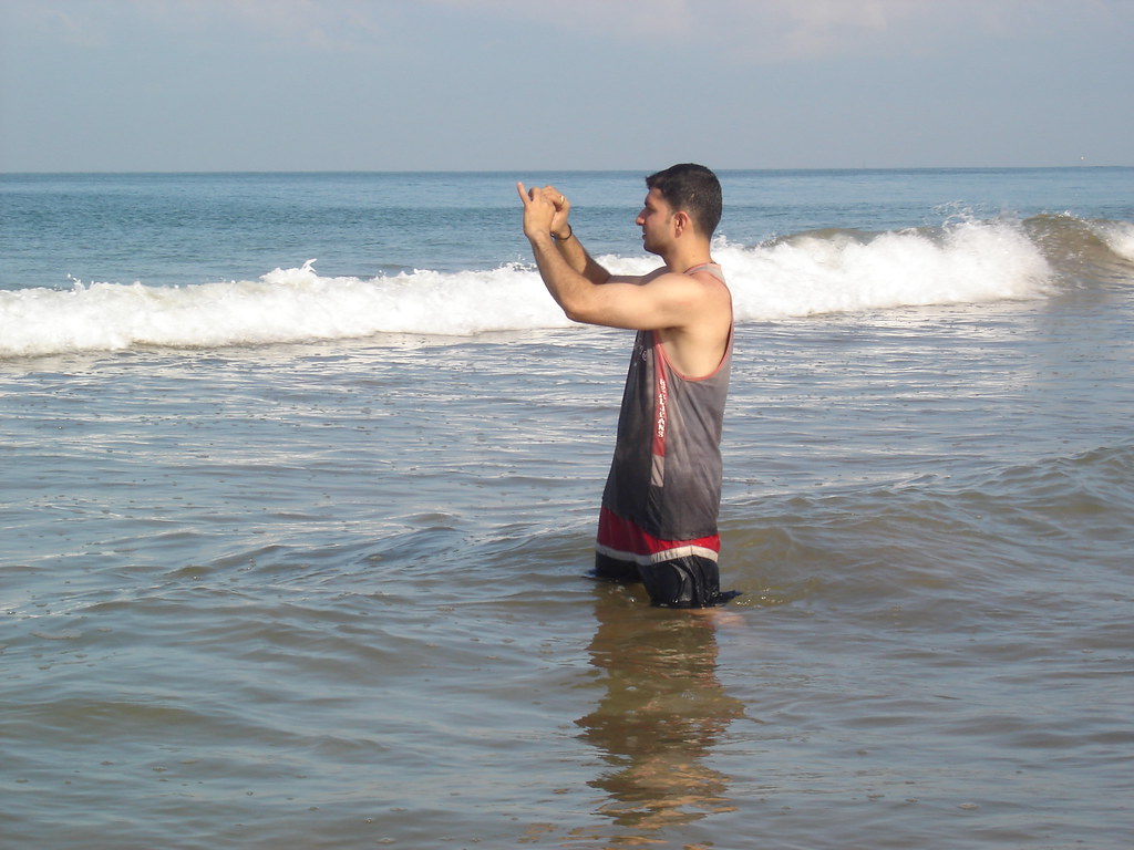photgraphing the photographer @ guhaghar beach!! parikshit vaidya clciking away to glory