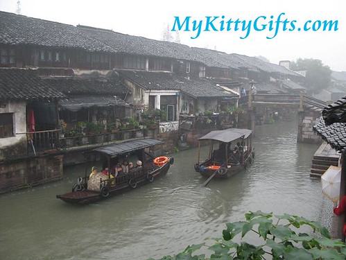 Hello Kitty's View of Tour Boats in Wu Zhen
