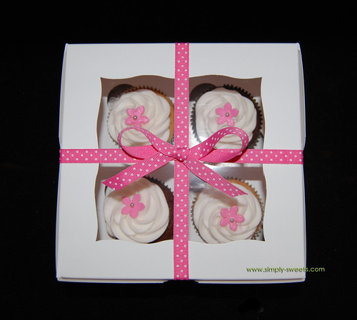Box of 4 cupcakes Thank you gifts top view