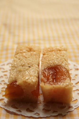 dry apricot cake