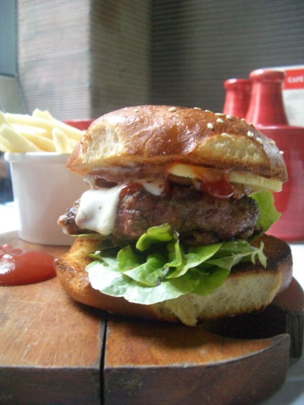 Cafe Vue burger