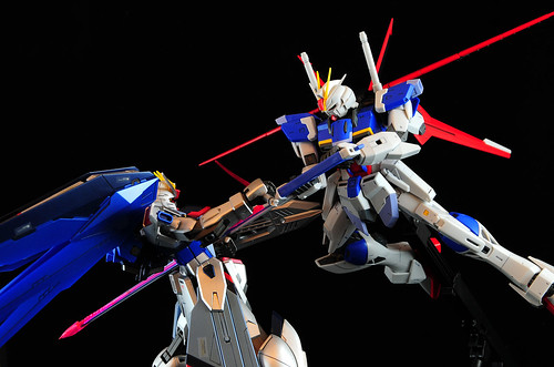Force Impulse Gundam vs. Freedom Gundam