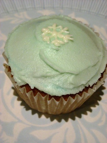 winter cupcake by kukita.