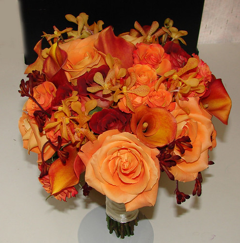 Late Summer Wedding Flowers Many brides chose their colors in accordance to