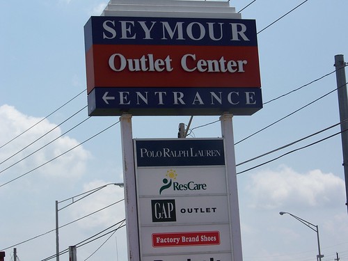 Picture of Seymour entrance sign
