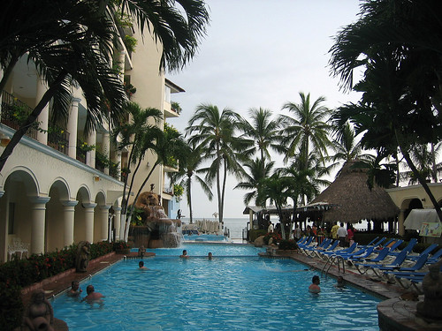 Playa Los Arcos pool