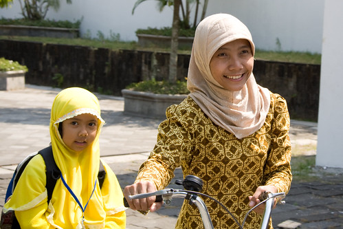 印尼 快樂的媽媽跟女兒