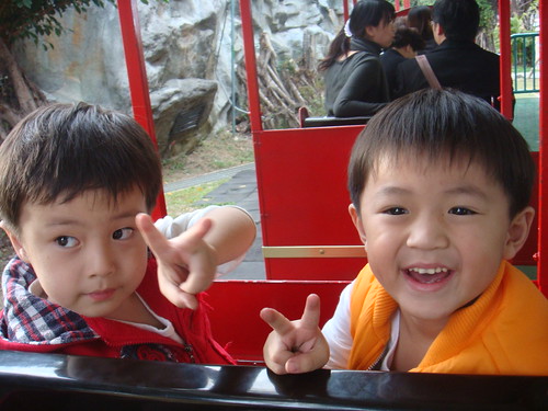 你拍攝的 華航員工日:兒童樂園:搭火車的同學。