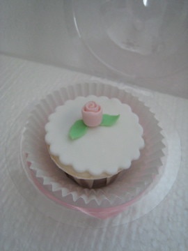 Flower wedding cupcakes9