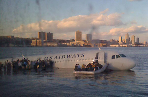 Avión cae en Río Hudson