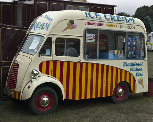 Old Ice Cream Van by Bill M