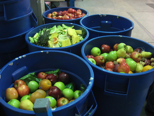 Coborn's Delivers Damaged-Fruit Buckets