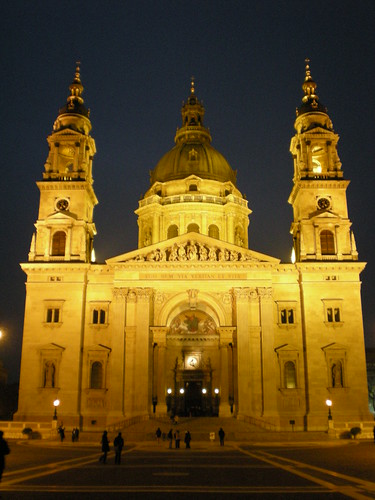 st stephens basilica at night