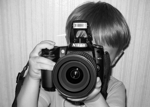 3 year old + Nikon D80 = Nervous Dad!