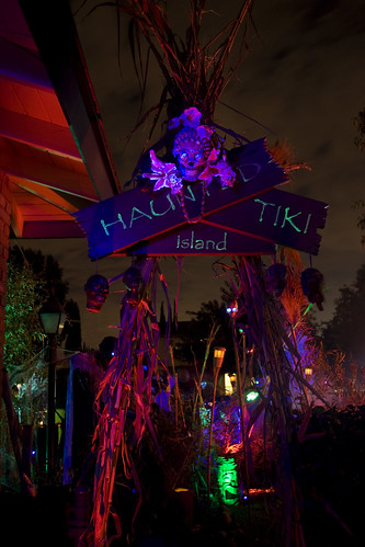 Haunted Tiki Island Entrance 2008