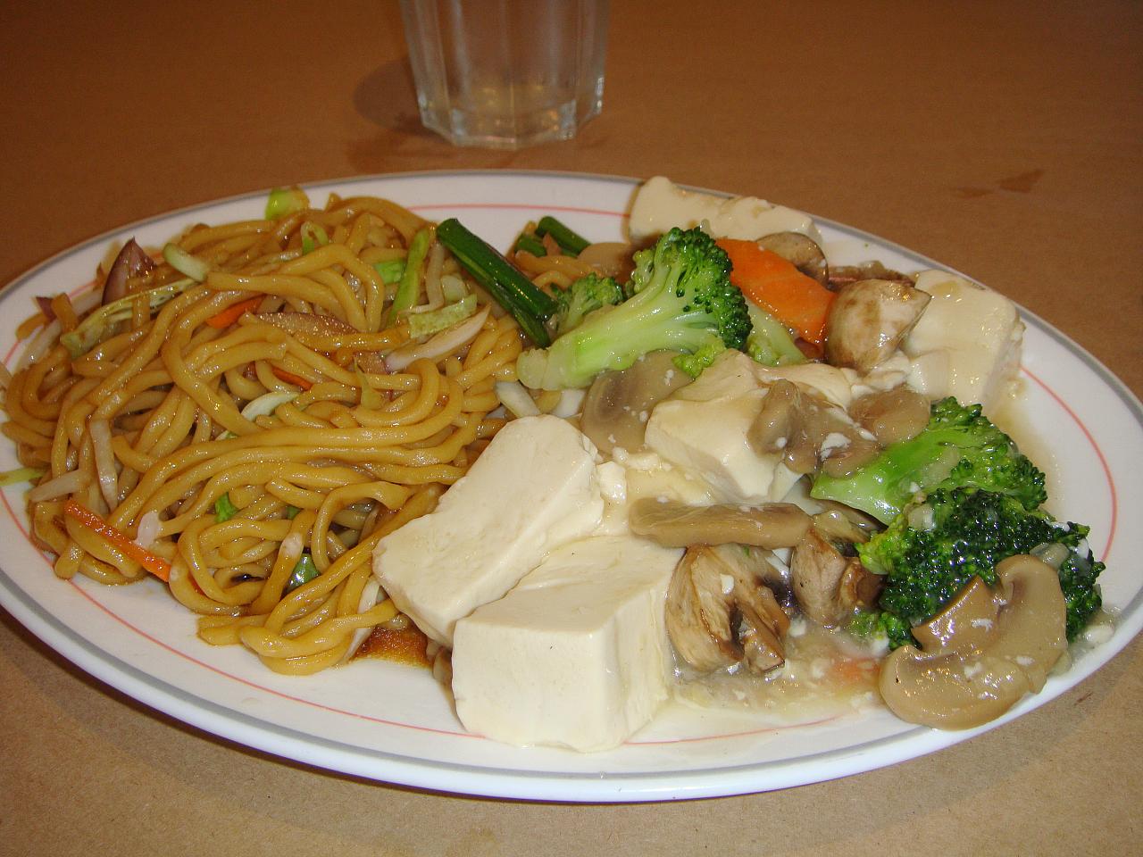 Tofu and Broccoli with Black Mushrooms