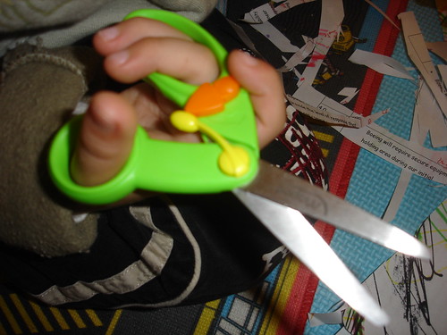 你拍攝的 小肌肉練習:兒童用剪刀。