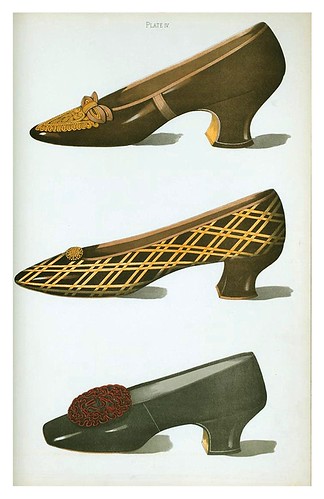023-Dos zapatos con adornados color broce y uno de niña glaceado-Ladies' dress shoes of the nineteenth century-1900-Greig T. Watson 
