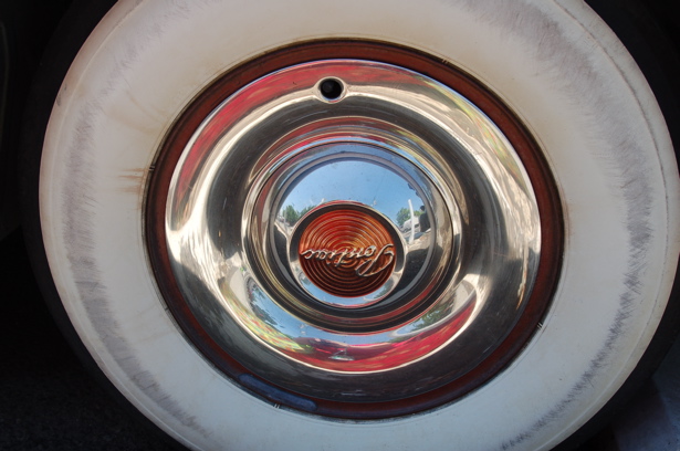 sleek_pontiac_tire_hubcap