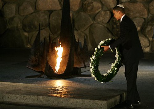 obama_holocaust_wreath
