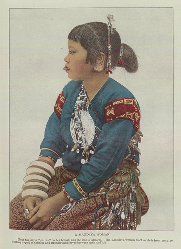 traditional costume of a Mandaya Woman