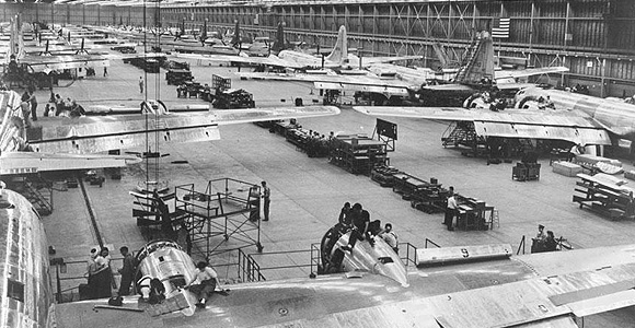 HF121608-B52-bomber-airplane-construction-wwII