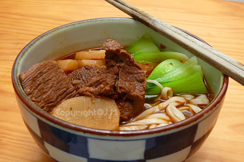 Beef stew noodles / 牛肉麵