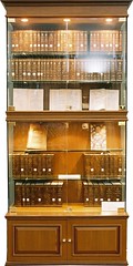 Cabinet No. 7/12 Pāḷi Tipiṭaka in Thai translation with Commentary