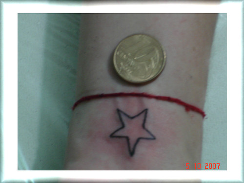 tatuagem estrela no pulso