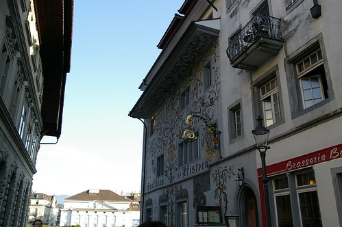 Luzern 舊城區一景--牆上的壁畫很美