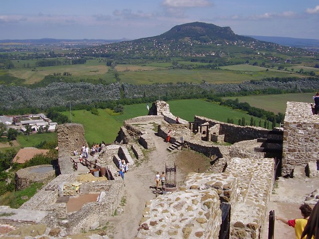 Kilátás a szigligeti várból a Szent György hegy irányába / Beautiful view from the ruins of Szigliget Castle, towards the Szent György Hill