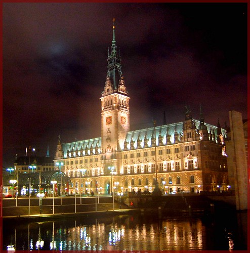 The Townhall in Hamburg at Night por Tobi_2008.