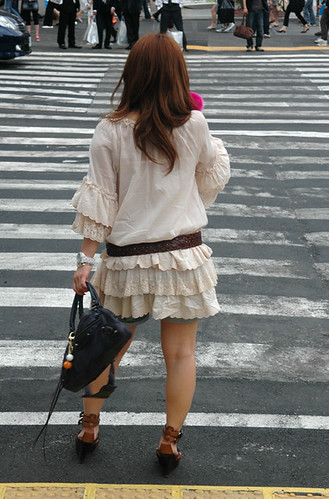 48-Tokyo-Crosswalk-Girl
