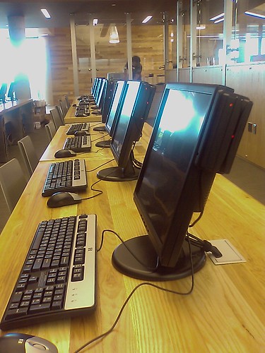 Computers at Traverwood Branch