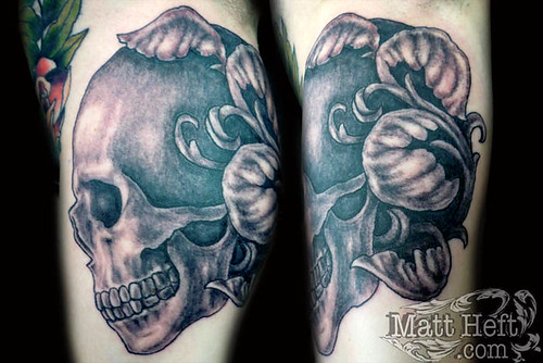 Skull black in gray color Tattoo
