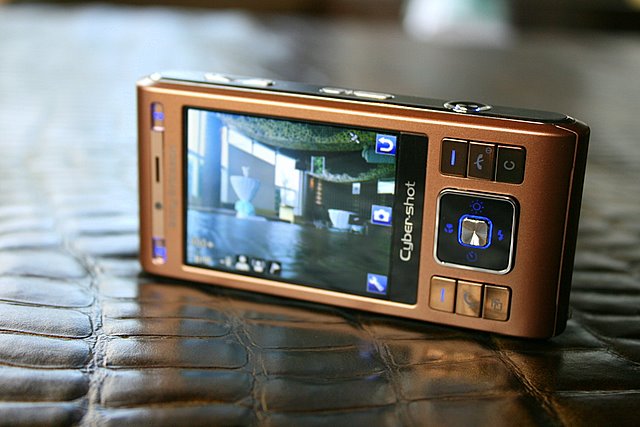 Sony Ericsson's C905 features an 8.1 megapixel camera