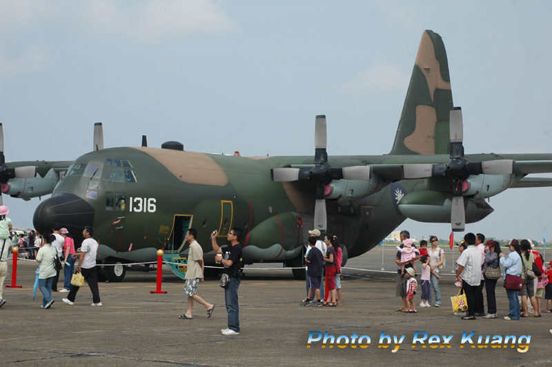 美製 C-130H力士型運輸機 (屏東499聯隊)