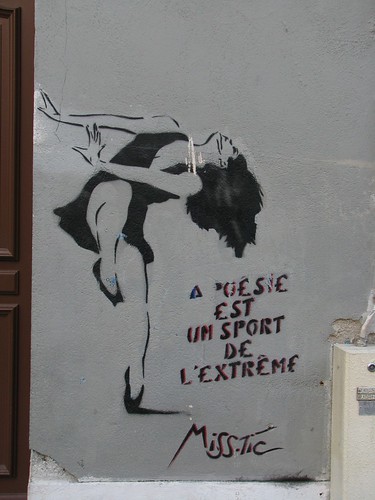 stencil art of a woman dancing, head thrown back, one knee up, next to the words, "a poesie est un sport de l'extreme"