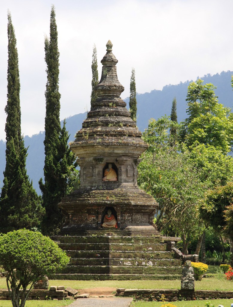 水神廟旁的佛教建築