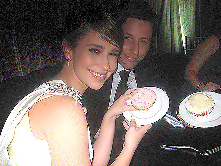 Jennifer Love Hewitt with Oscar party cupcakes