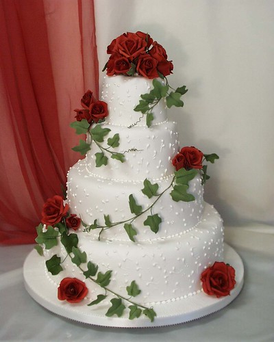 Wedding cake red roses round white 3 tier