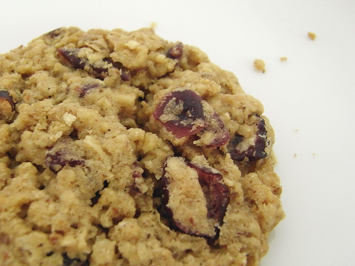08-11 oatmeal almond cranberry cookie