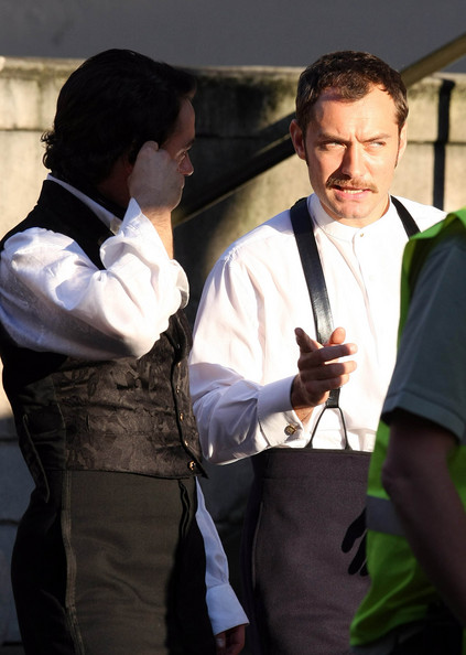 Roberts Downey Jnr, Jude Law and Guy Ritchie film Sherlock Holmes ...