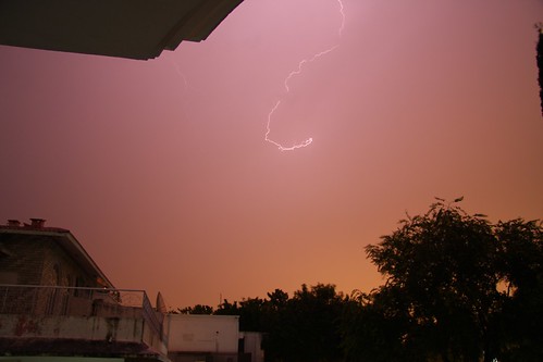 你拍攝的 Lightning in Islamabad。