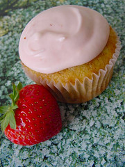 strawberry banana cupcakes 049a