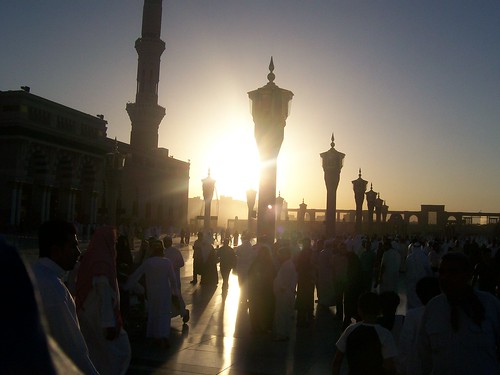 Sunset at Masjid al Nabawi by khateeb88.