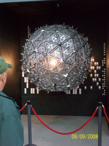 Ireland - Waterford Crystal Factory Tour - replica new years eve ball