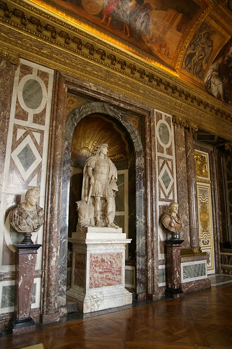 凡爾塞宮內部19 - 某國王 路易XXX的雕像