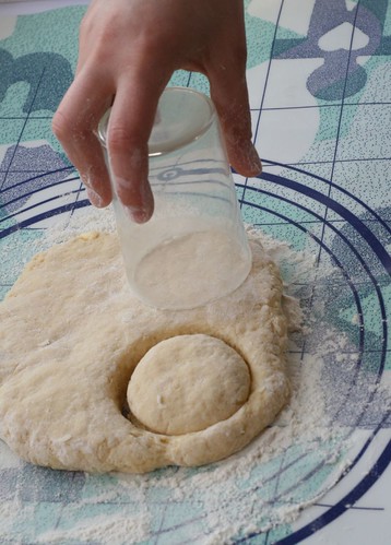 Making scones / Scones kakukesed