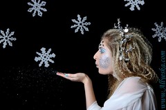 Glitter snowfall (view largers to see glitter) by Allyeska